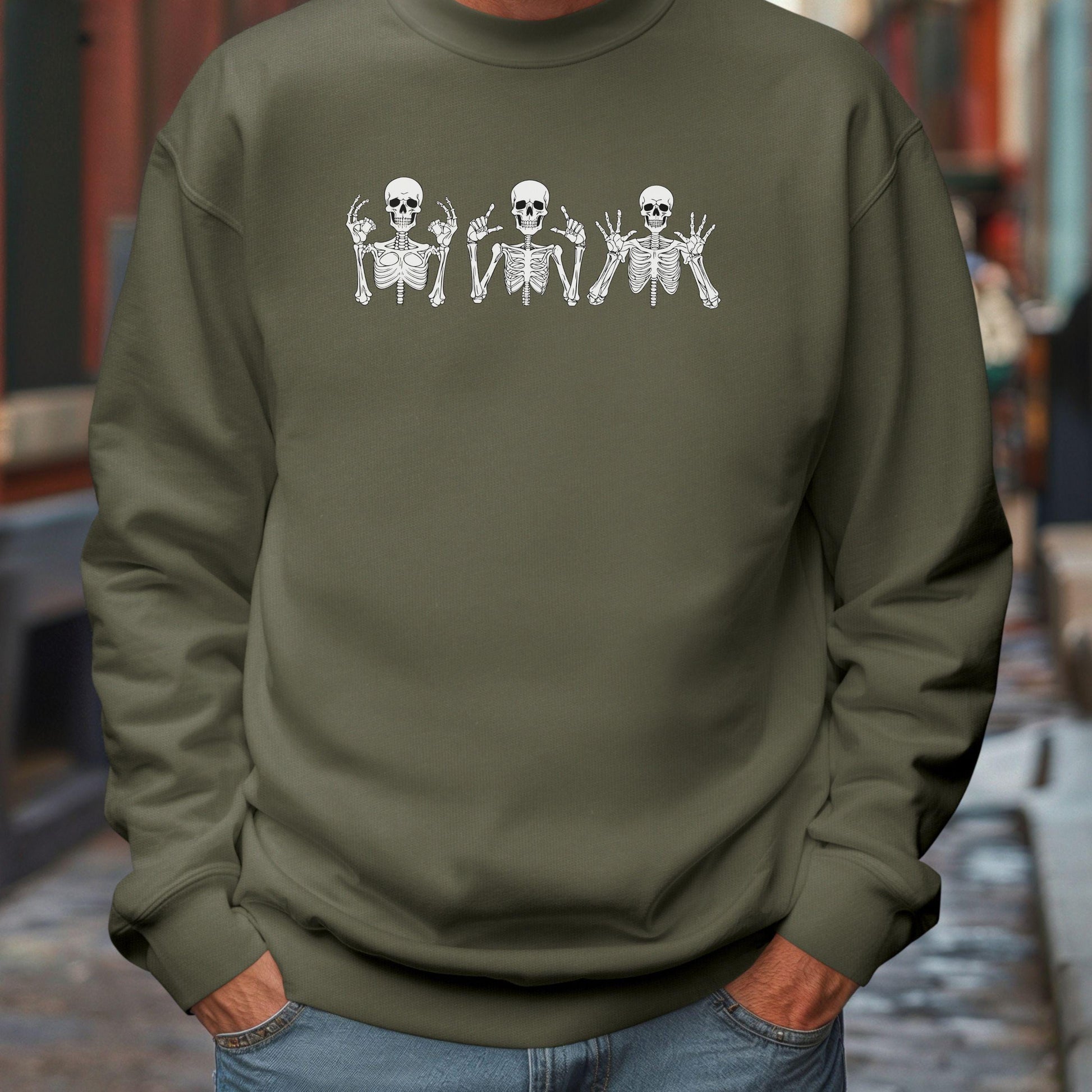 Introducing our latest crewneck sweatshirt, perfect for adding some Halloween style to your wardrobe! Made from soft and comfortable cotton, this sweatshirt is ideal for cozying up during the spooky season.