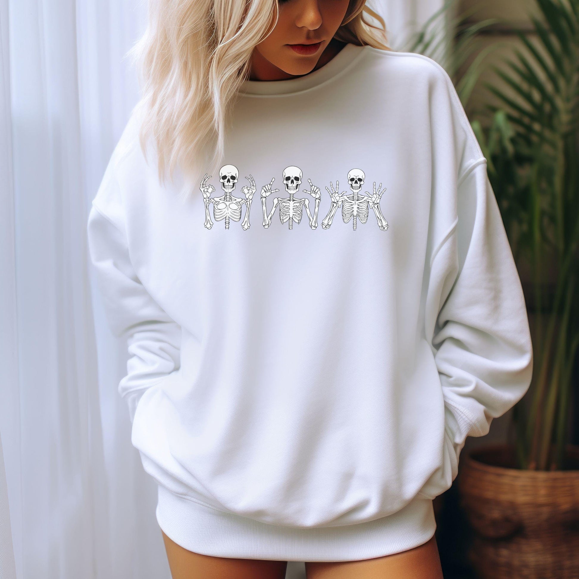 Introducing our latest crewneck sweatshirt, perfect for adding some Halloween style to your wardrobe! Made from soft and comfortable cotton, this sweatshirt is ideal for cozying up during the spooky season.