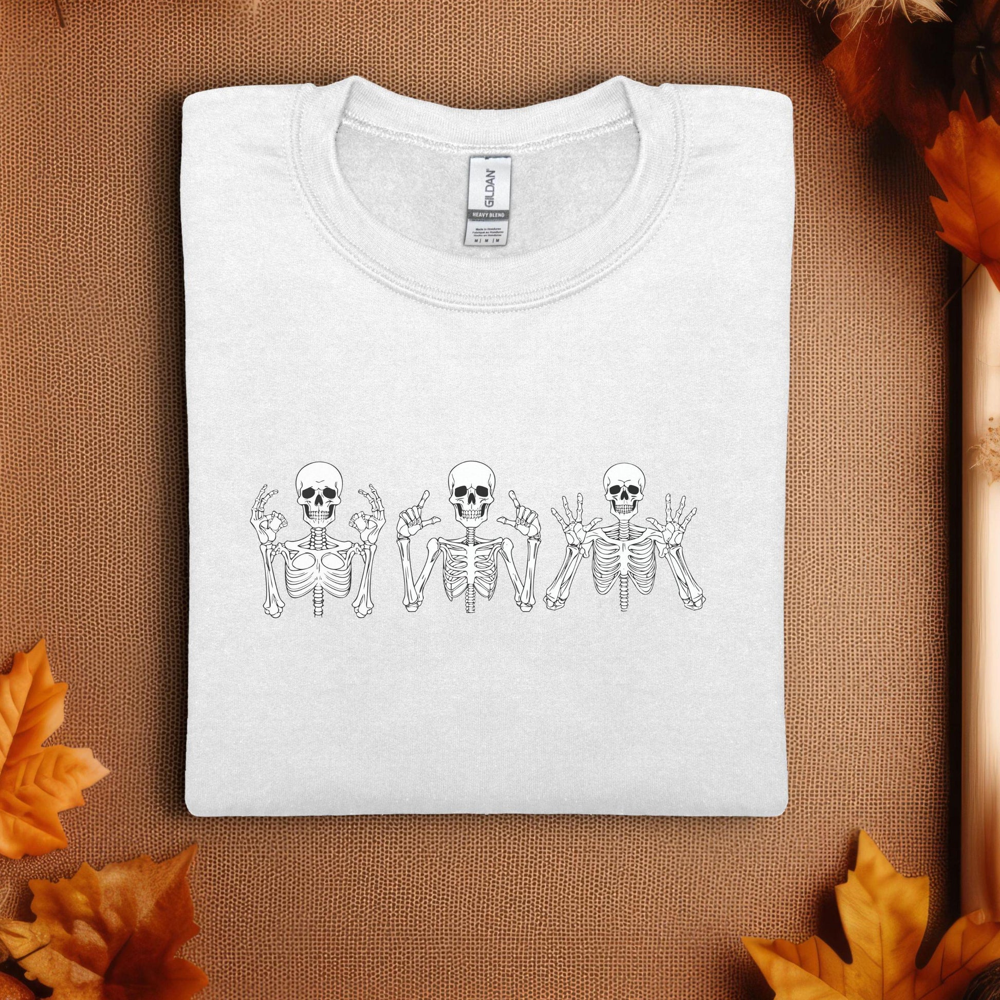 Introducing our latest crewneck sweatshirt, perfect for adding some Halloween style to your wardrobe! Made from soft and comfortable cotton, this sweatshirt is ideal for cozying up during the spooky season.
